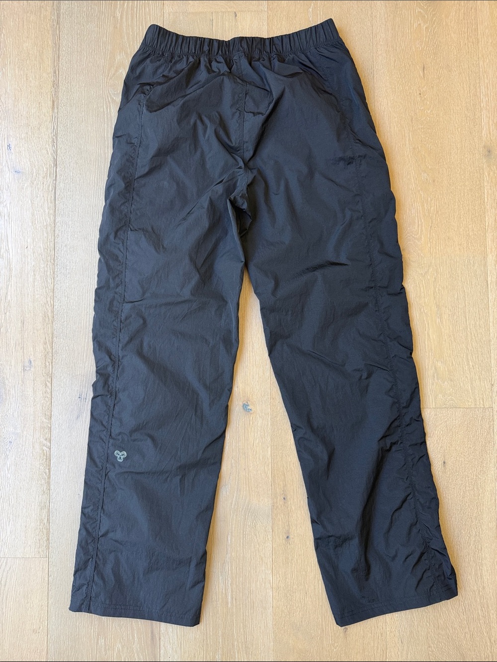 Aritzia Women's Black Track Pants with Elastic Waist - Picture 3 of 8